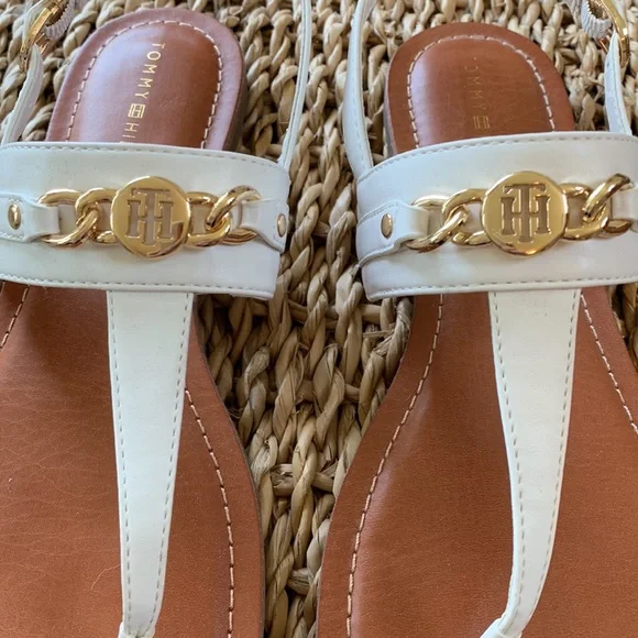 Tommy Hilfiger white faux leather sandals - Picture 2 of 5